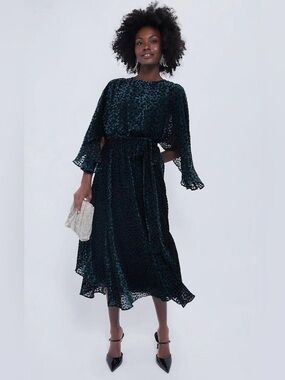 Tuckernuck Katrina Dark Green Velvet Midi Dress size large, EUC
